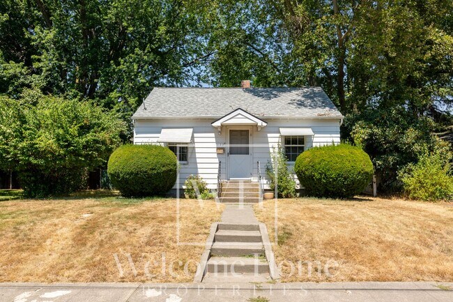 Building Photo - Vintage Home with Room to Entertain