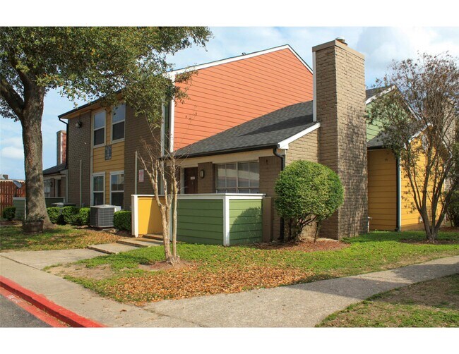 Building Photo - 2431 Cypress Creek Pkwy