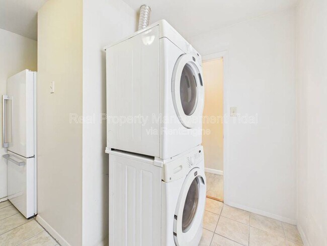 Building Photo - 1528 Darren Cir