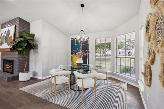 Building Photo - 10 Chisholm Trail