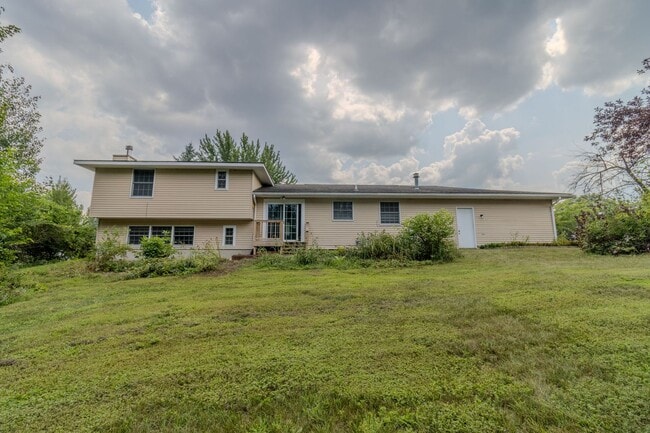 Building Photo - Price Improvement! Sweet Serene Silver Lake