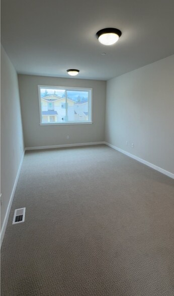 Building Photo - 5162 86th Ave NE