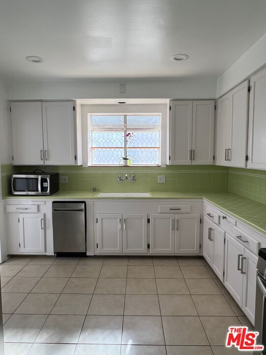 Building Photo - 560 N Irving Blvd