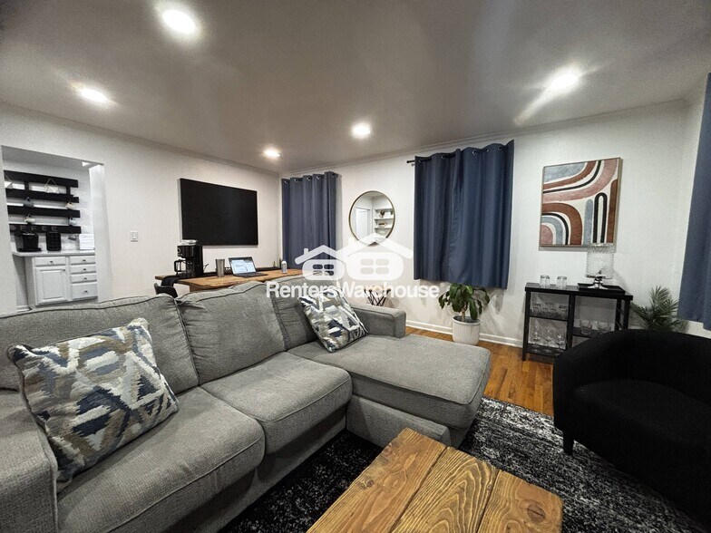 Building Photo - 2816 Vine St