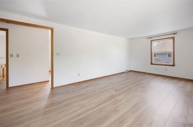 Building Photo - 5696 Caughdenoy Rd