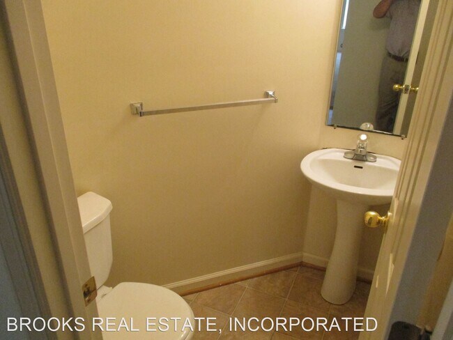 Building Photo - 3 br, 2.5 bath House - 1301 Bridge Crossing