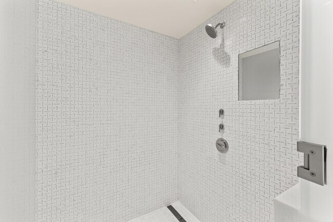 Building Photo - 6587 N Palmeraie Blvd