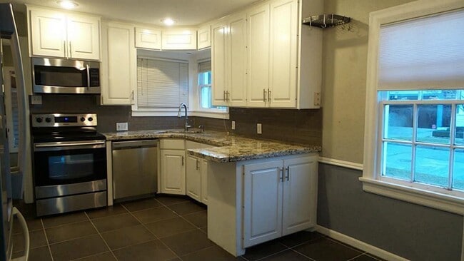 Building Photo - 2611 Tangley St