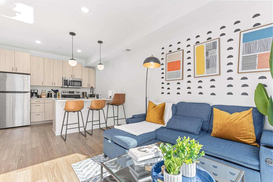 Building Photo - 334 NE 2nd St