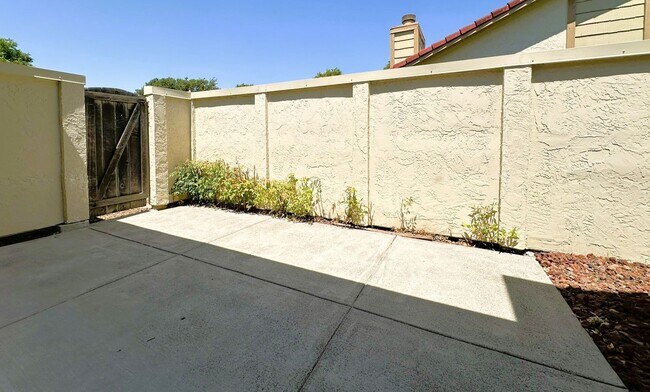 Building Photo - 140 Park Pl Dr