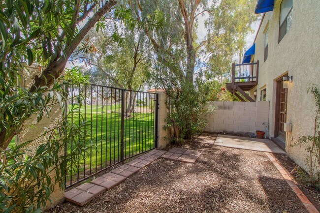 Building Photo - EXCELLENT 2BED, 1.5BATH TOWNHOUSE LOCATED ...