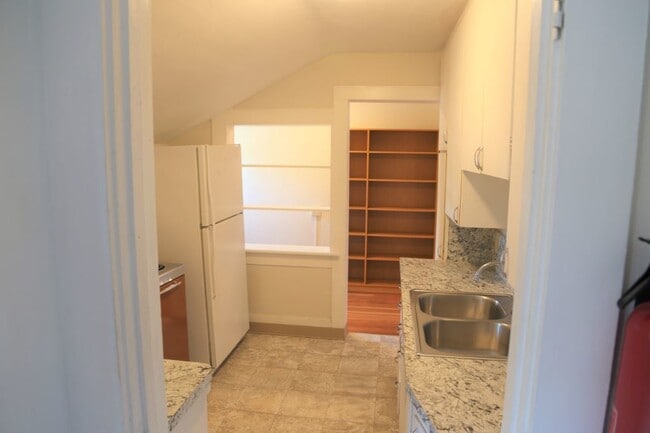 Building Photo - ON MONROE! Remodeled 4 Bed/2 Bath Better than on Campus