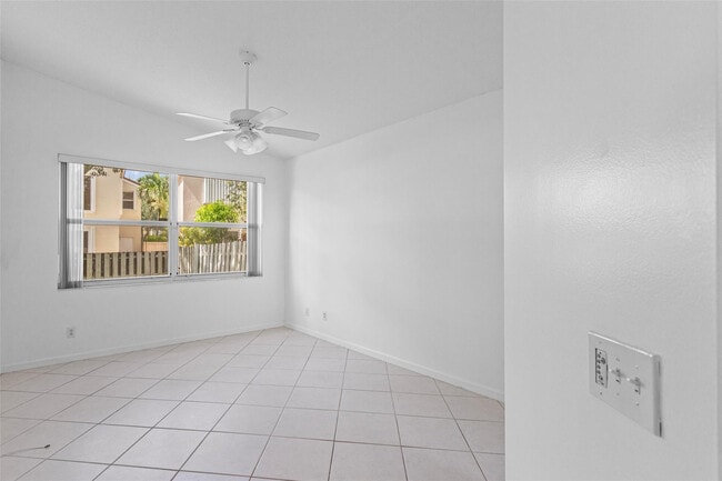 Building Photo - 15250 SW 49th Ct