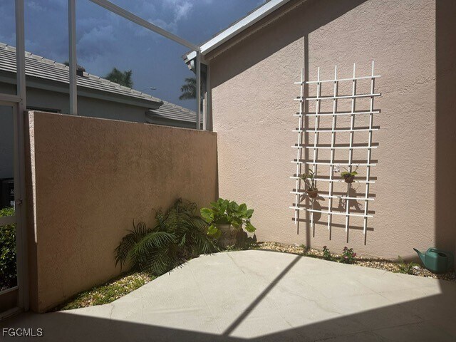 Building Photo - 16460 Edgemont Dr