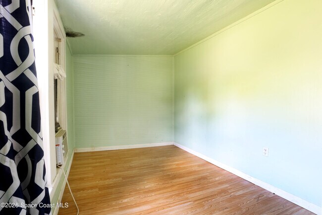 Building Photo - 317 Pineda St