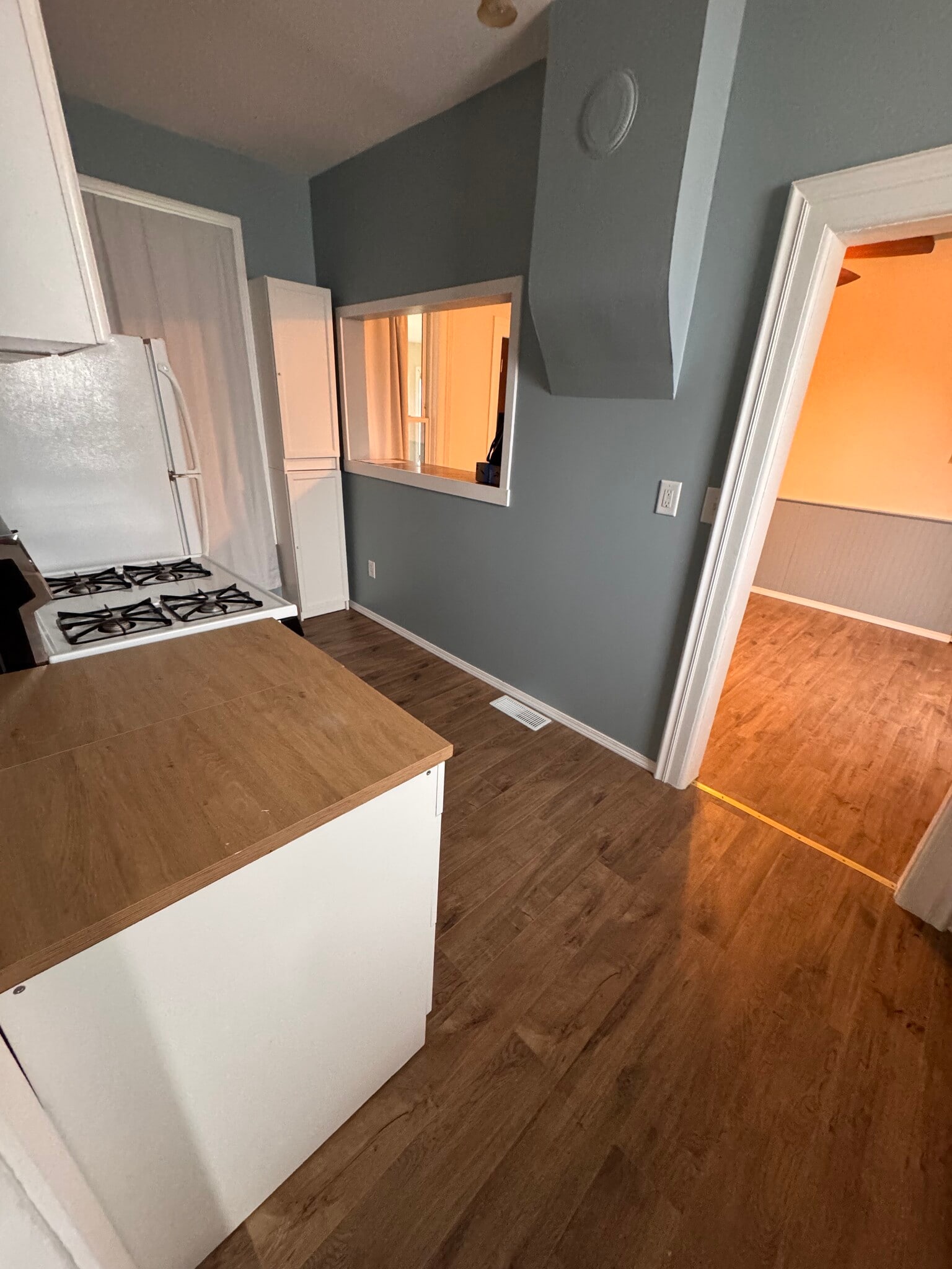 Kitchen - 709 E Centerway