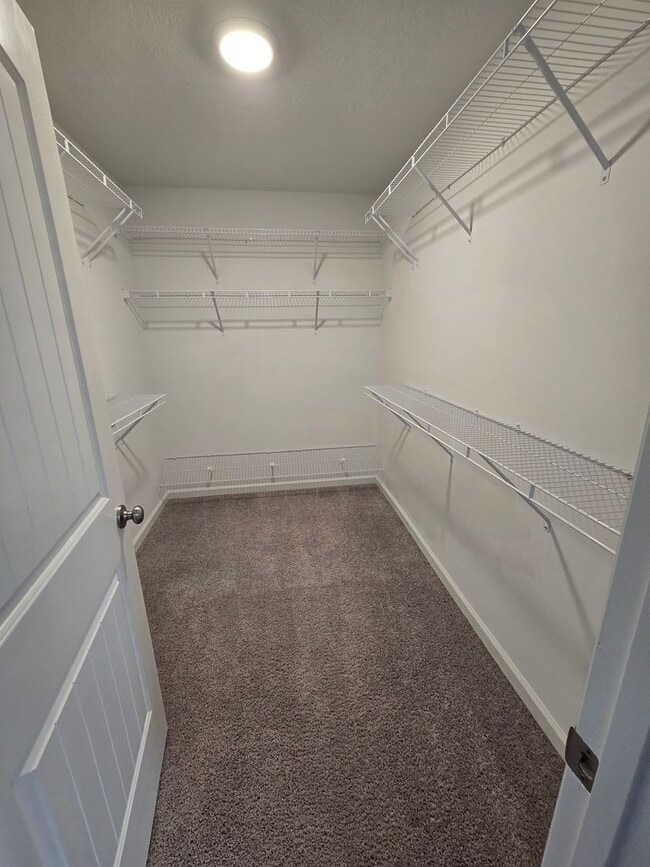 Building Photo - 725 Goodale Dr