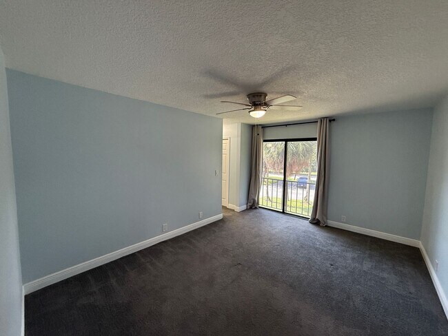Building Photo - Charming 3 Bedroom 2 Bath Condo in Heart of Winter Springs