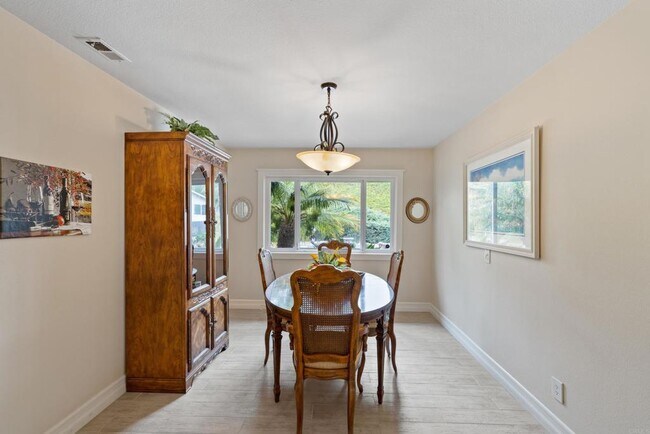 Building Photo - 4866 Park Dr