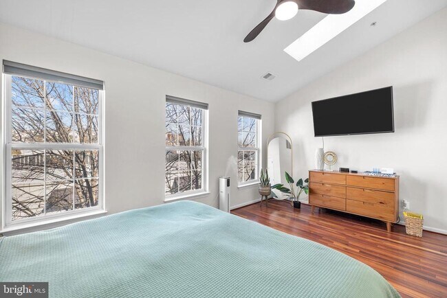 Building Photo - 381 Livermore Ln