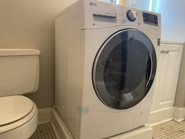 Building Photo - The Charlotte