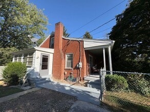 Building Photo - Brick Rancher with large yard near State Line