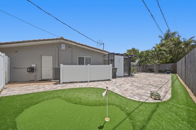 Building Photo - 5031 NE 23rd Terrace