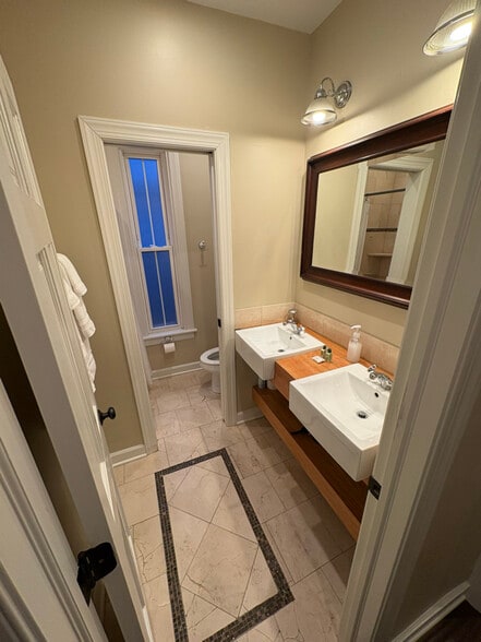 Building Photo - 3238 N Hoyne Ave