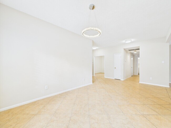 Building Photo - 519 Promenade Blvd