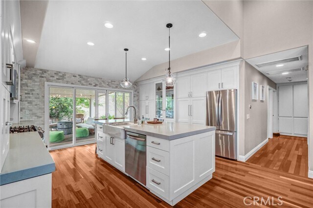 Building Photo - 1 Deerwood W