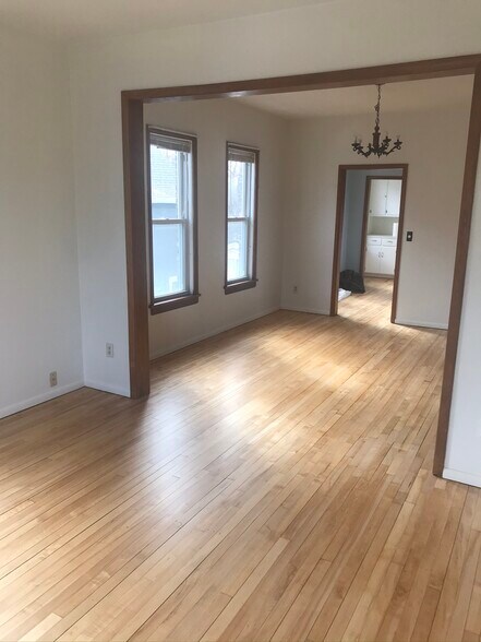 Building Photo - 712 6th St NE