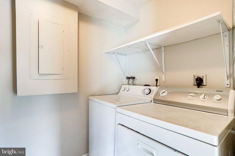 Building Photo - 8385 Brockham Dr