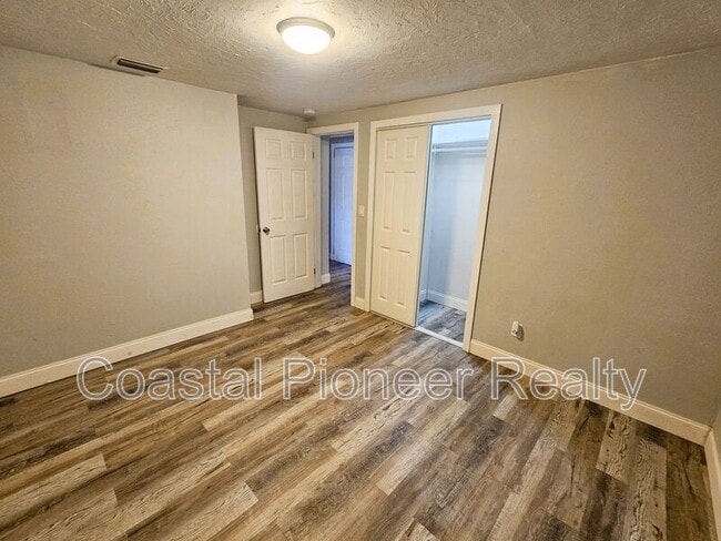 Building Photo - 501 25th Ave W