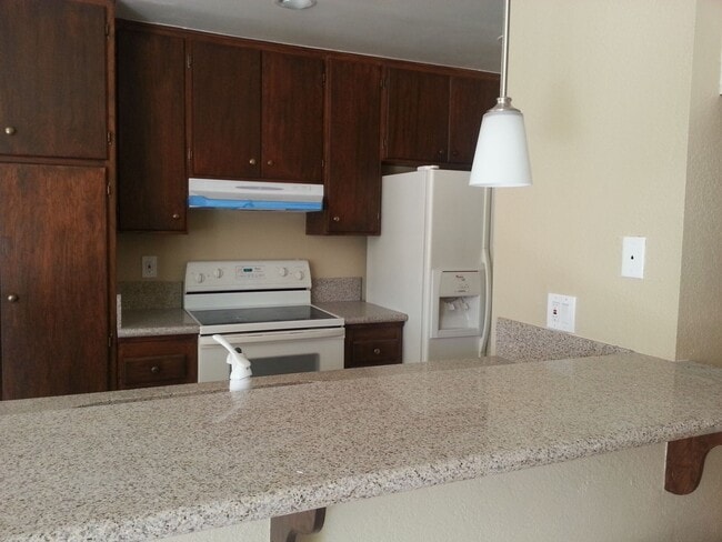 Building Photo - 2 bed/ 1 bath townhouse with garage in Santee