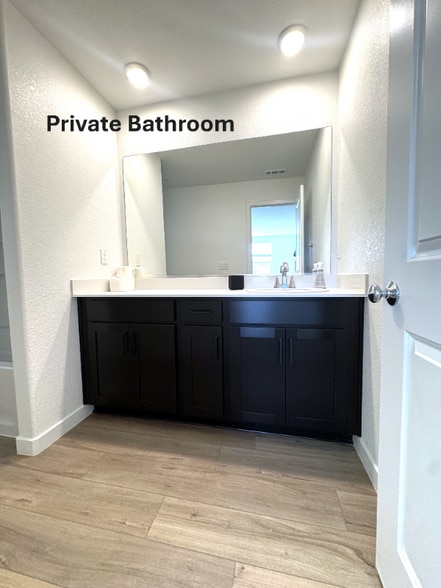 Building Photo - 1379 Leonhardt Lp