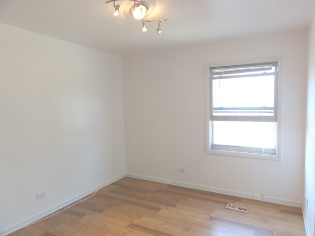 Building Photo - 362 Farmington Ln