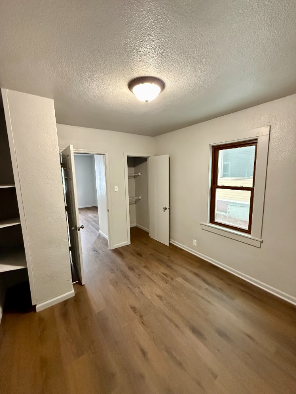 Building Photo - 406 Center Ave