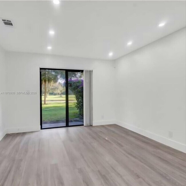 Building Photo - 8036 NW 41 Ct