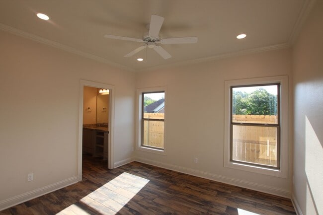 Building Photo - Available: 3/2/2 in Whitehouse ISD!!