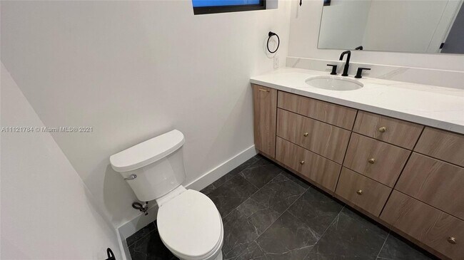 Building Photo - 1460 Campamento Ave