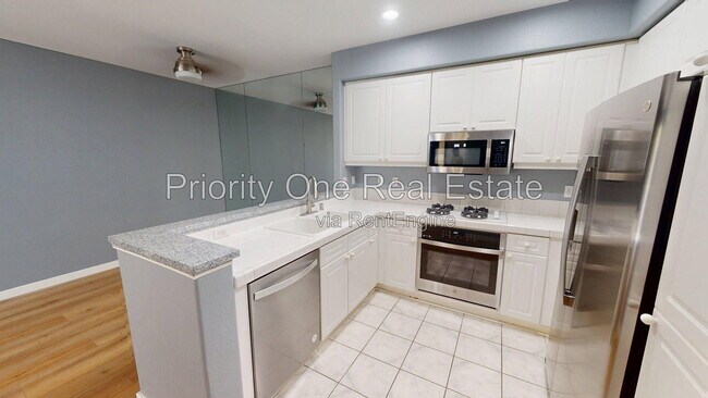 Building Photo - 10766 Sabre Hill Dr