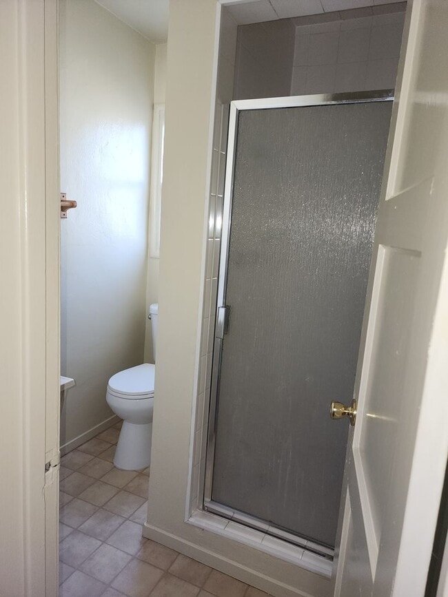 Building Photo - Escalon cute 2 bedroom duplex w/garage