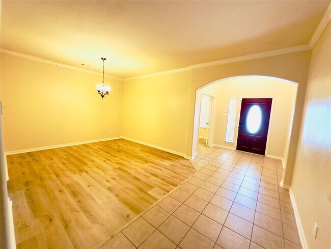 Building Photo - 1919 Spring Cliff Court