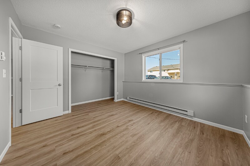 Building Photo - 1402 Division St W