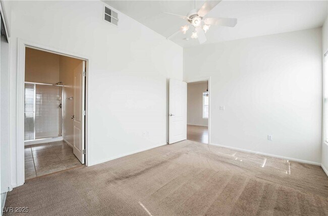 Building Photo - 2305 W Horizon Ridge Pkwy