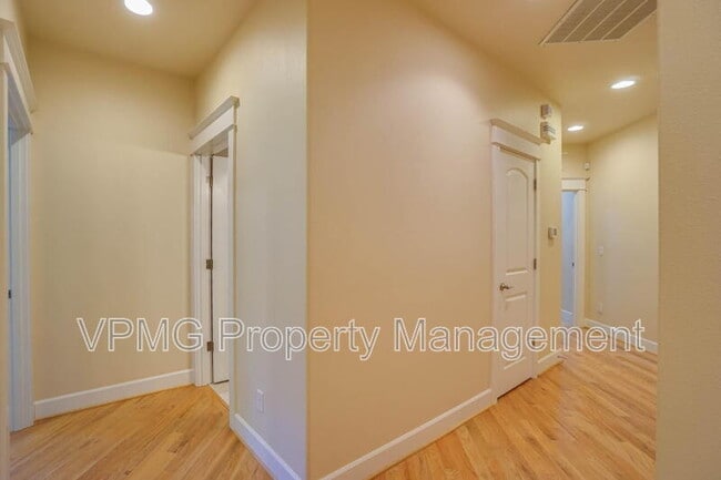 Building Photo - 23517 NE 68th St