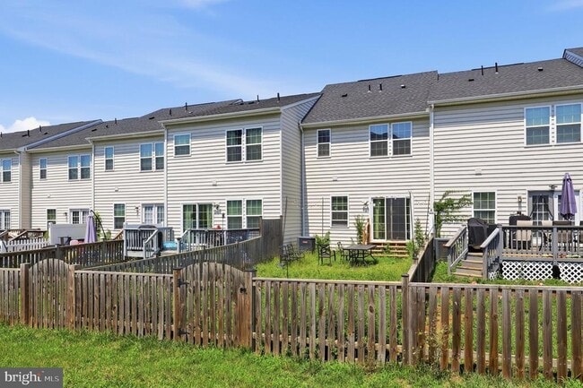 Building Photo - 174 Ontario Dr