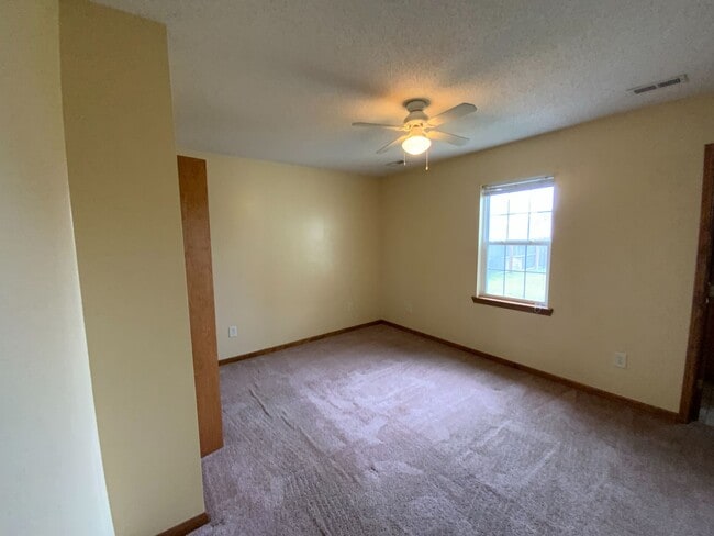 Building Photo - 3 Bd 2 Ba in Cherrywoods