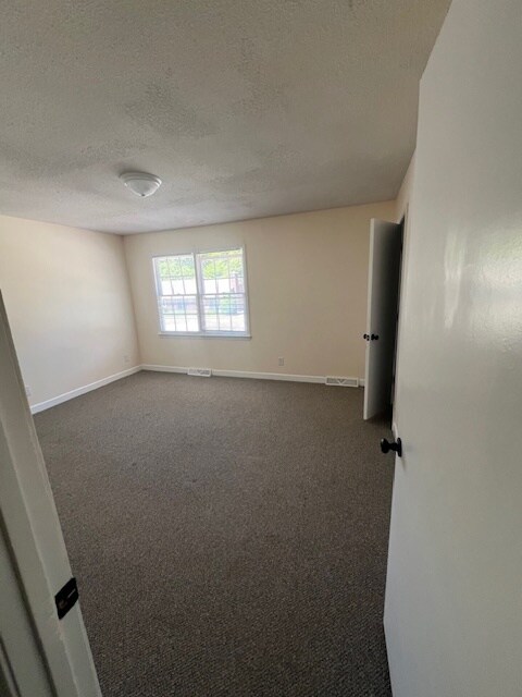 Building Photo - 323 E Blackstock Rd