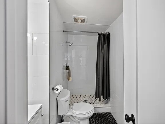 Building Photo - 1112 Garnett Pl